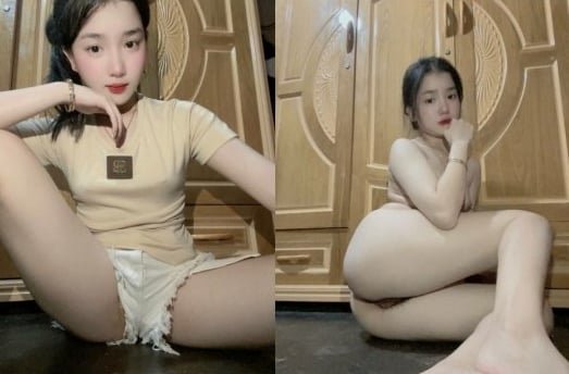 Em sinh viên e thẹn khoe bướm